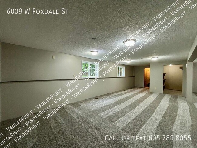 Building Photo - 6009 W Foxdale St