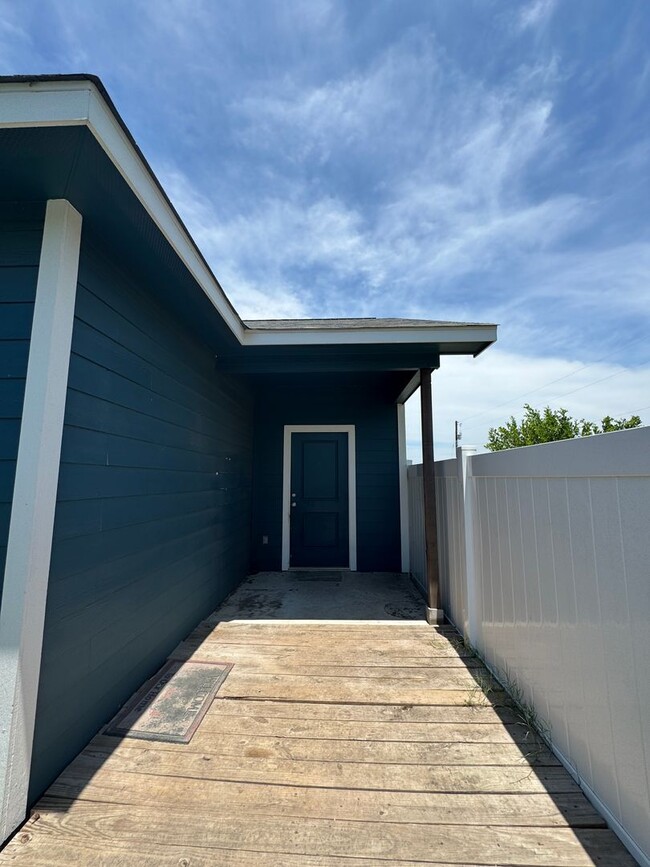 Building Photo - 1180/1182 Fm 2623