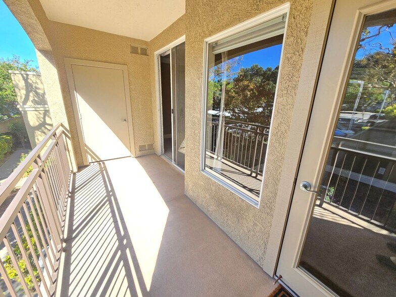 Building Photo - 22681 Oakgrove, 326