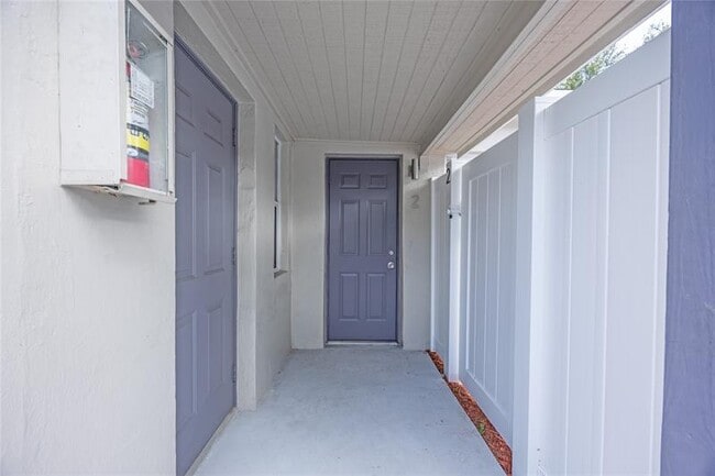 Building Photo - 412 SE 16th St