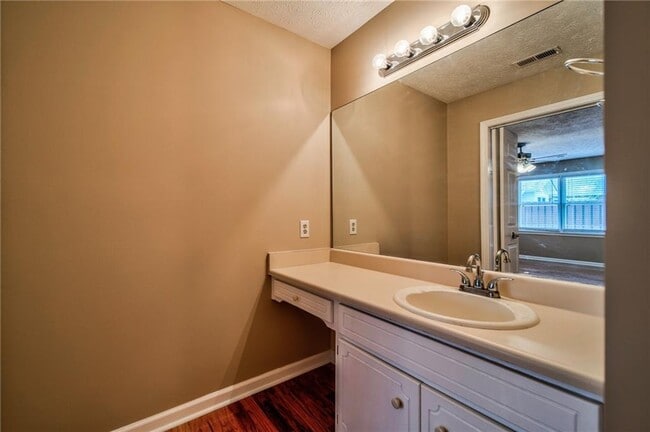 Building Photo - 215 Arbor Wy