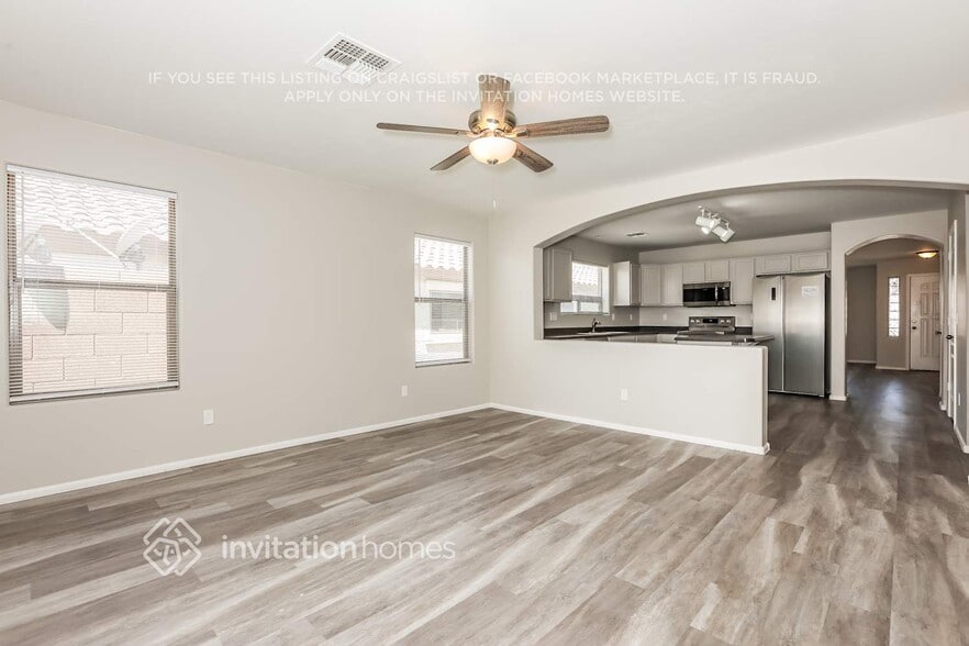 Building Photo - 1445 E Shari St