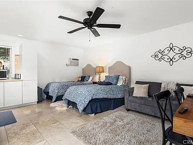 Building Photo - Custom built home with an AMAZING resort l...