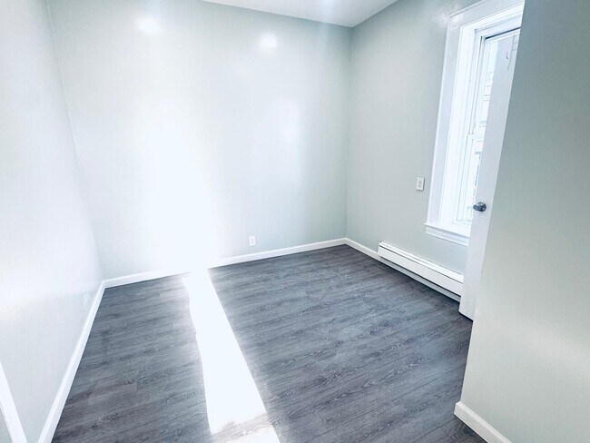 Building Photo - 113 Mallory Ave