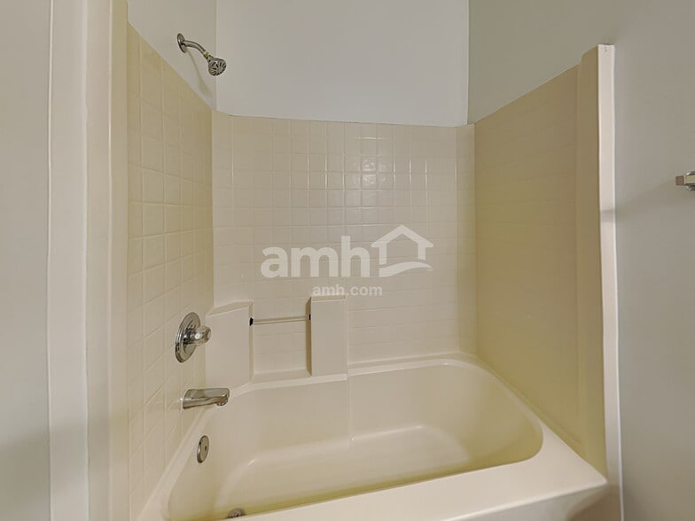 Building Photo - 5229 Ridgefalls Way