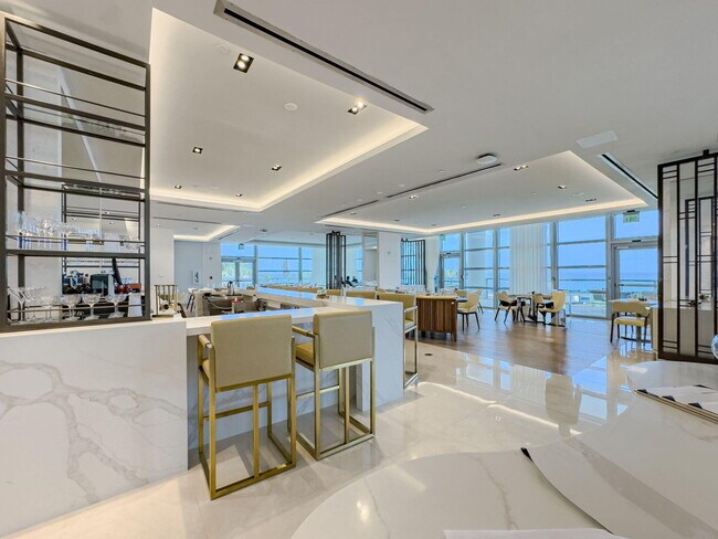Building Photo - 3100 N Ocean Dr
