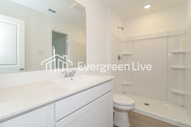 Building Photo - 240 Sycamore Pl