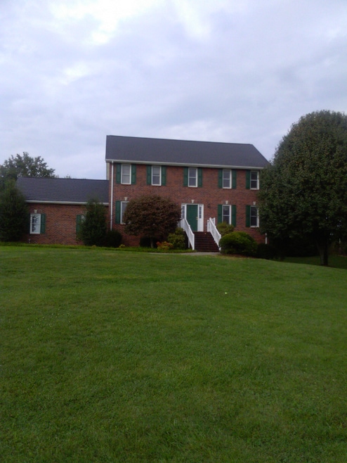 Building Photo - 215 Apple Ridge Dr