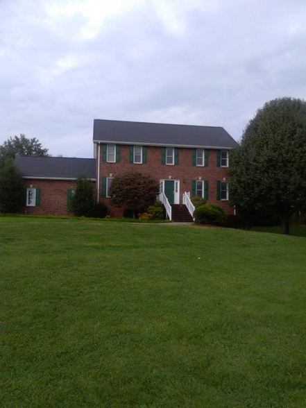 Primary Photo - 215 Apple Ridge Dr