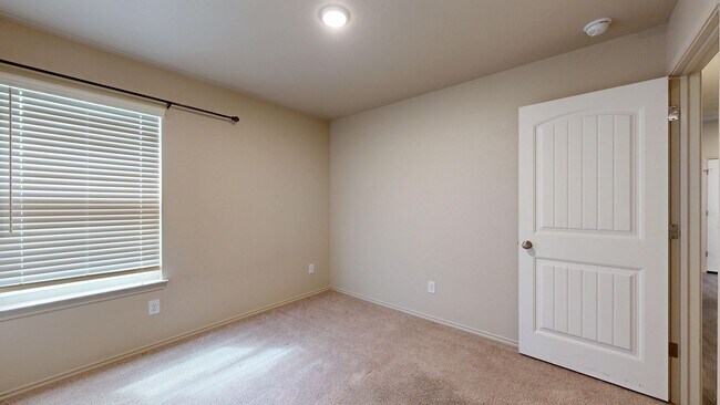 Building Photo - 2 WEEKS FREE RENT IN A GORGEOUS DUPLEX IN COPPERAS COVE!