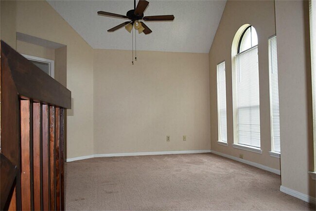 Building Photo - 4718 Sunshine Dr