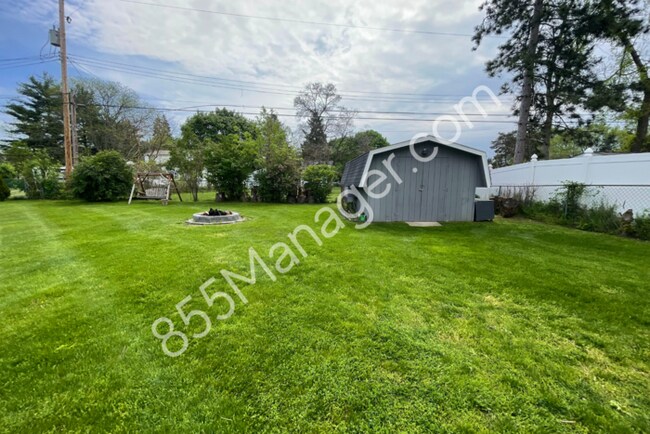 Building Photo - Charming Ranch Home: 3 Bed, 2.5 Bath in Wa...