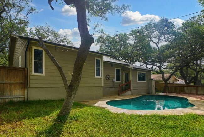 Building Photo - Charming and Centrally Located Home Now Available with Inground Pool. Realtor Commmission:$750