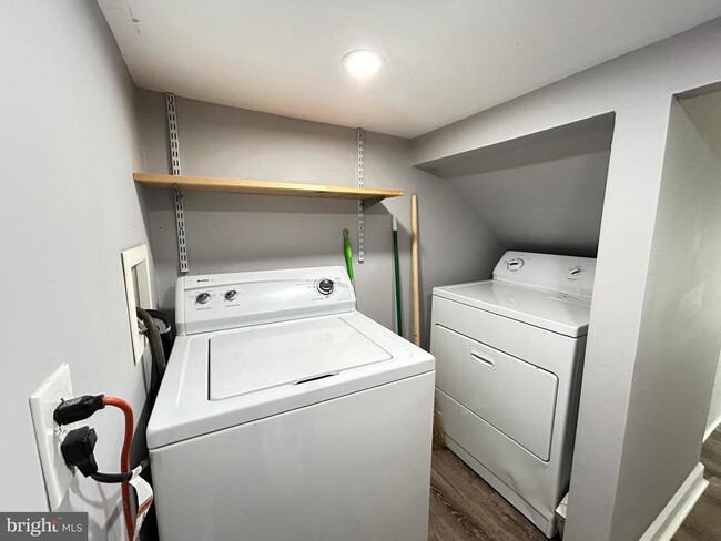 Building Photo - 9740 Deerhaven Ln