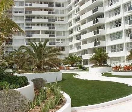 Building Photo - 100 Lincoln Rd