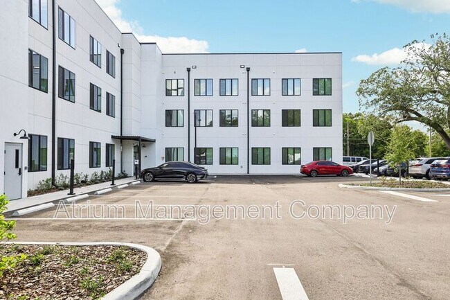 Building Photo - 221 S Bumby Ave