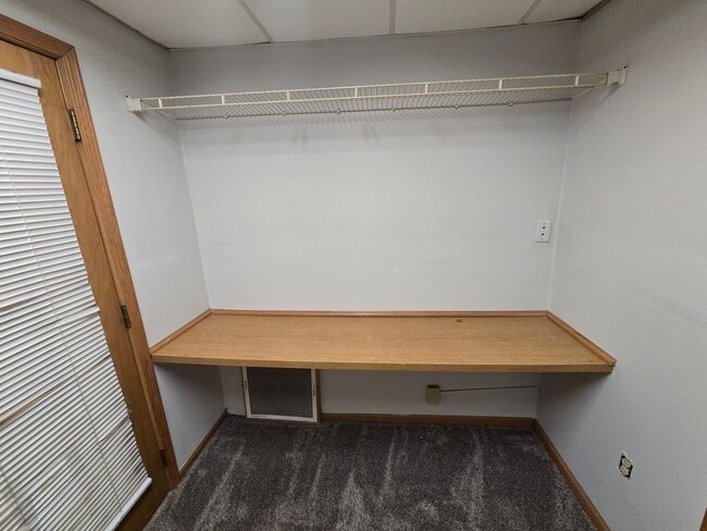 Building Photo - Characteristic 3-Bedroom Home with Dual Ga...