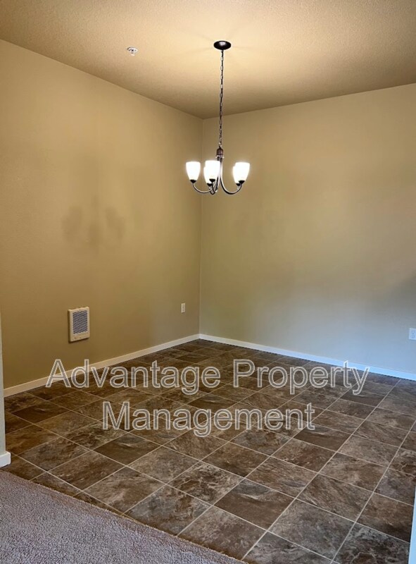 Building Photo - 523 Catron St N