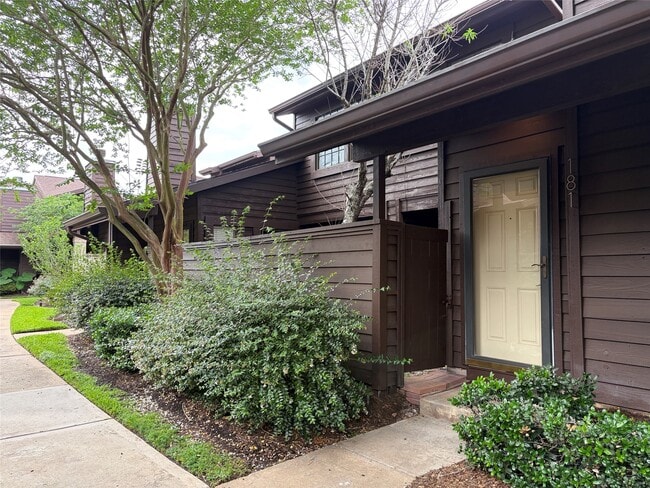 Building Photo - 2611 Grants Lake Blvd