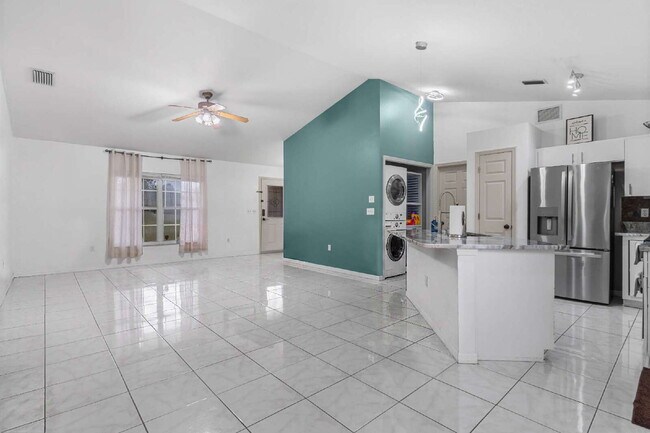 Building Photo - Updated 3BR Home with Fenced Backyard & Great Kitchen