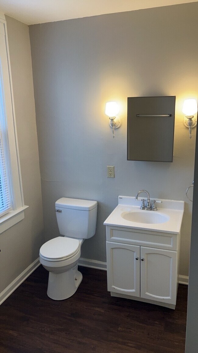 Building Photo - 319 E Canal St