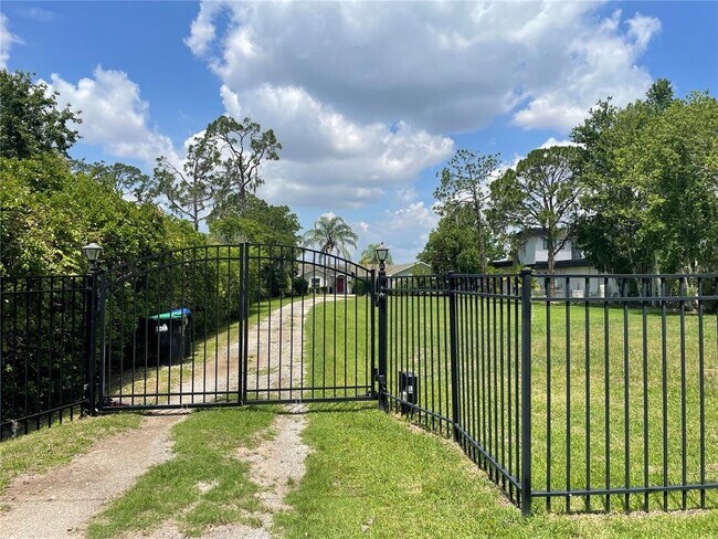 Building Photo - 12860 Lake Sawyer Ln