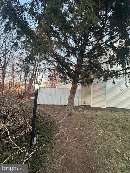 Building Photo - 326 Lancaster Square