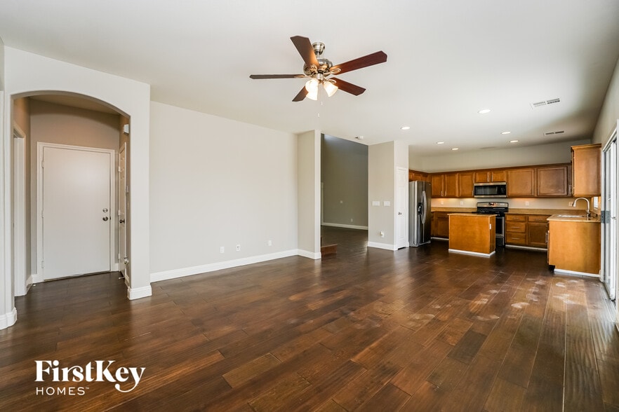 Building Photo - 5520 Latrobe Bluff St