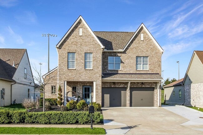 Building Photo - 647 Sire Ave