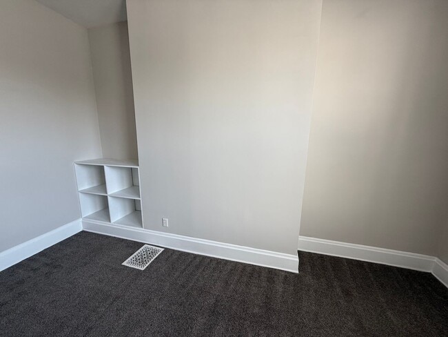 Building Photo - 112 W Nixon St