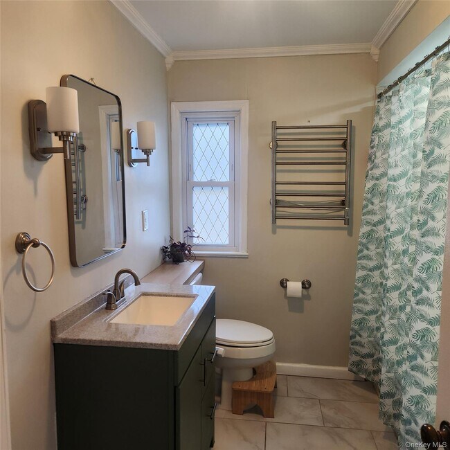 Building Photo - 71 Davis St