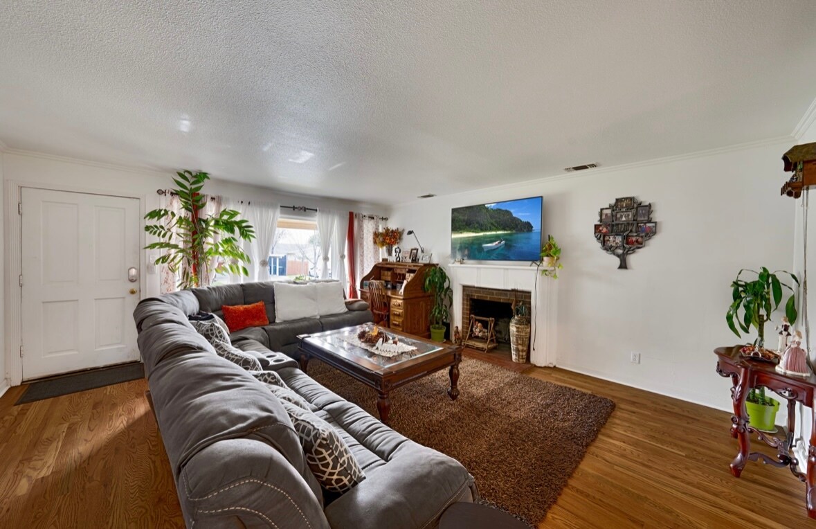 Building Photo - 4205 Lyle St