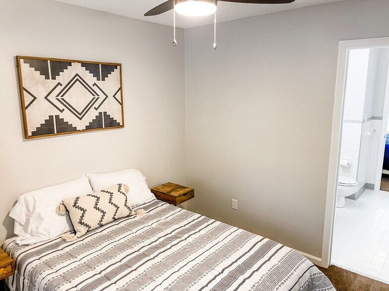 Building Photo - 120 Wisteria Ct