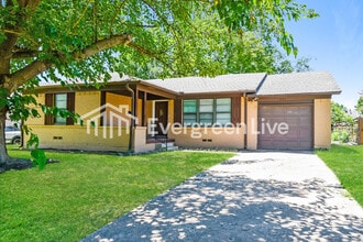 Building Photo - 3504 Hilton Dr