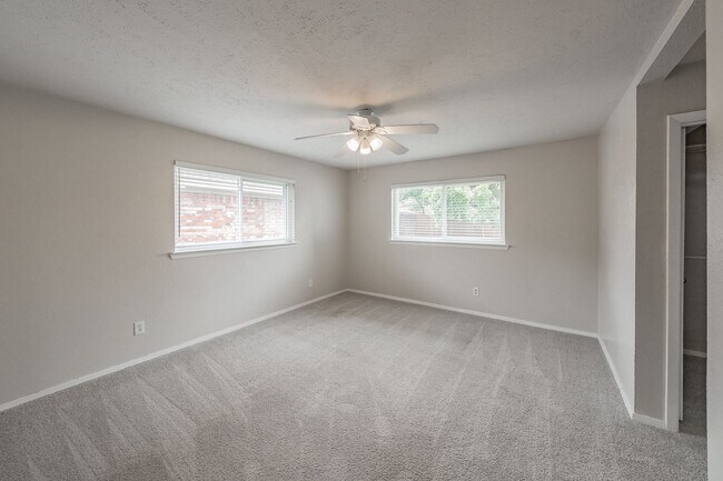 Building Photo - 1300 Potomac Dr