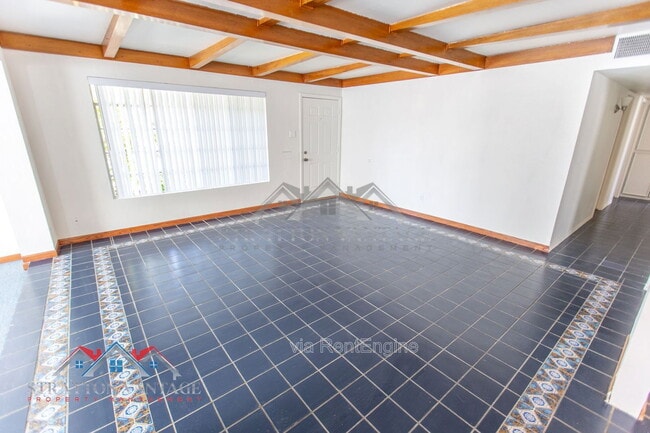 Building Photo - 8119 E Amelia Ave