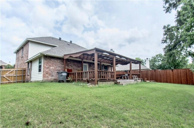 Building Photo - Well-maintained 4 BR 2.5 Bath home in soug...