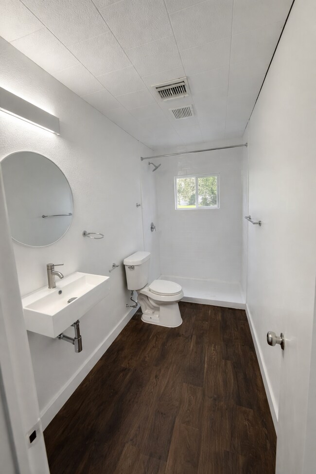 Building Photo - 1205 S Georgia St