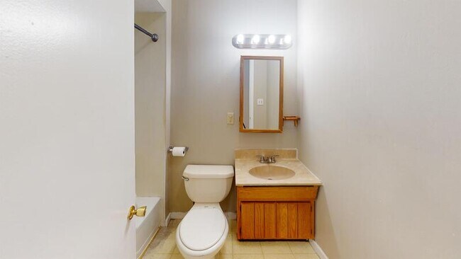 Building Photo - 424 N State St