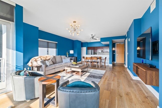 Building Photo - 603 Davis St