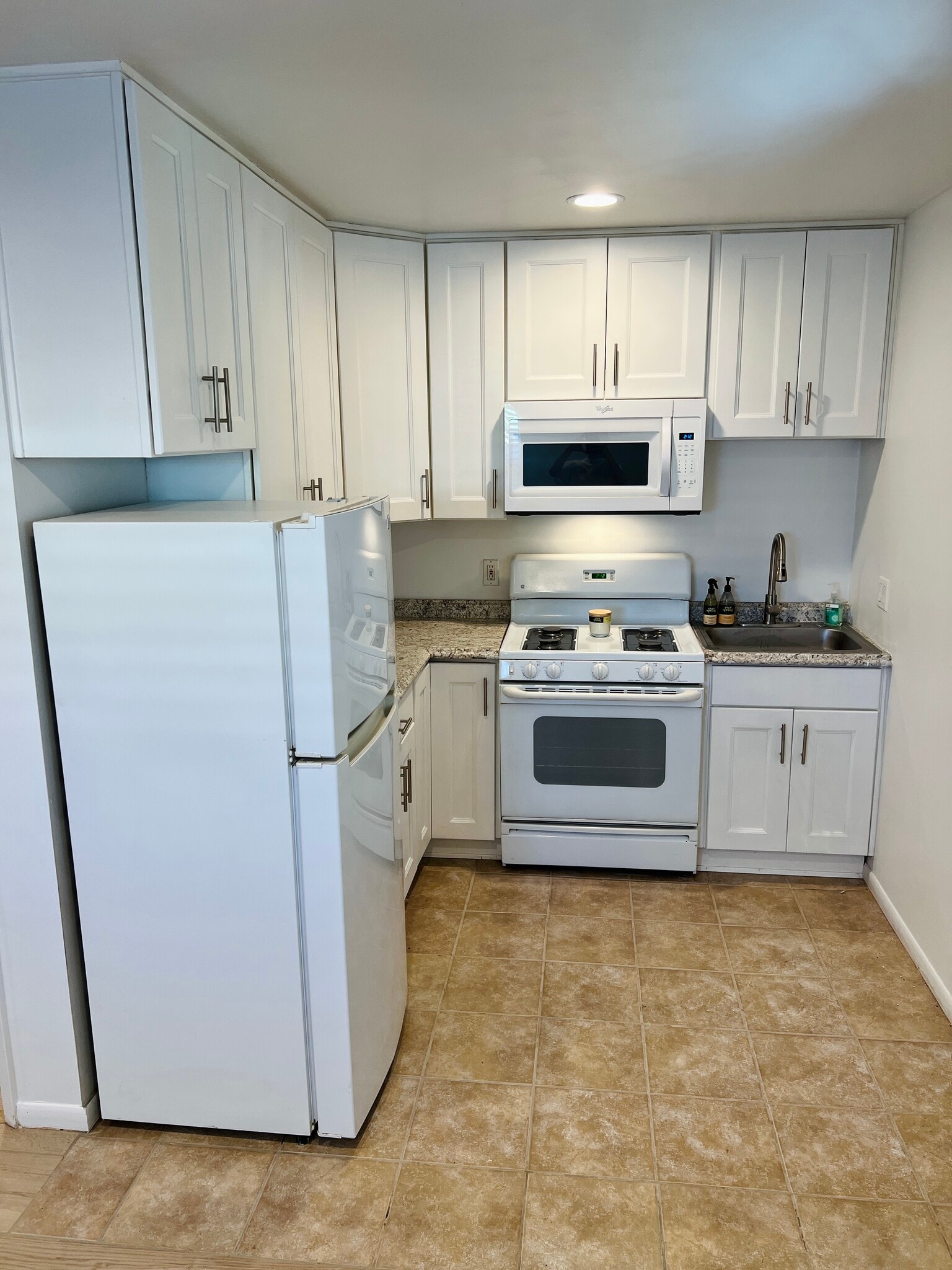 Kitchen - 1404 N Buena Vista St