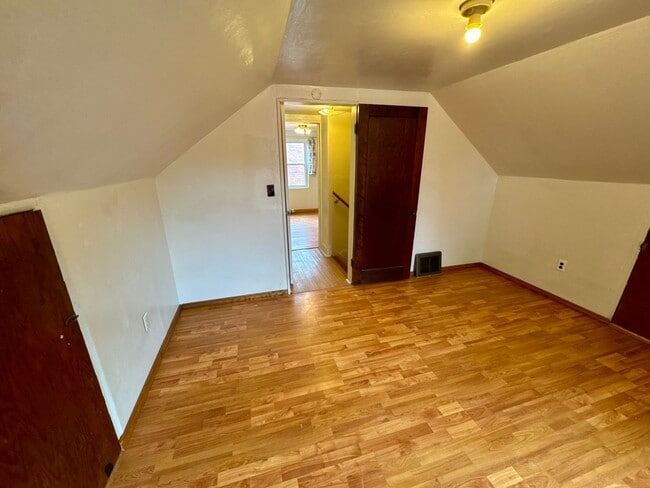 Building Photo - Charming 4 Bed 1.5 Bath house with BRAND NEW KITCHEN!!!