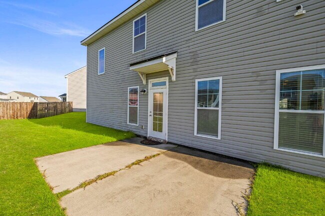 Building Photo - 8 Chimney Ct