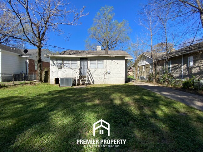 Building Photo - Vibrant 3BR Home near Midtown Memphis | Fireplace, Hardwood Floors & Fenced Yard