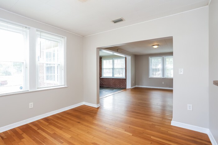 Building Photo - 487 W 67th St
