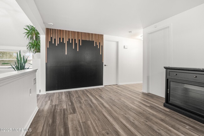 Building Photo - 611 Parkside Ave