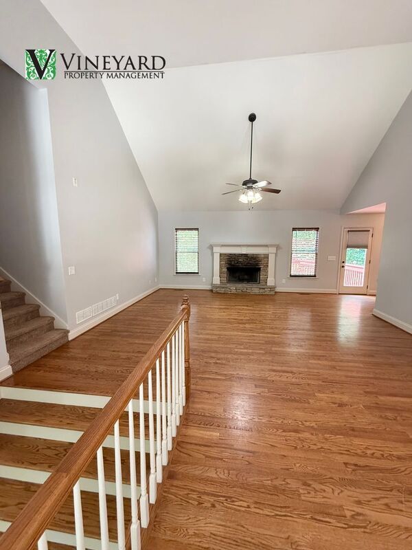 Building Photo - 102 Oak Ridge Trail