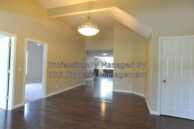 Building Photo - 700 E Canal Ave