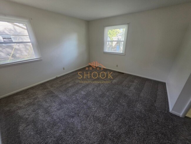 Building Photo - Cozy 3 BR Home in Convenient Location - Sh...