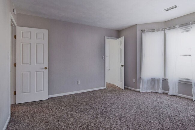 Building Photo - Great Corner Lot in Kiln Creek